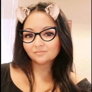 Meet your Posher, Amaris